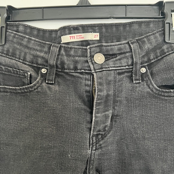 Levi’s 711 jeans in black - Picture 2 of 4